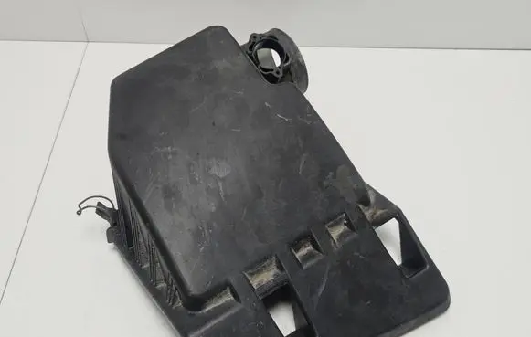 BMW 5 E60 E61 Air filter box cover 7521031 8482572