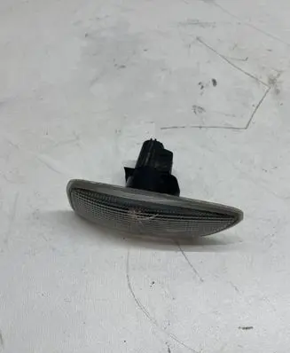 Volvo S60 Front fender indicator light 8658945