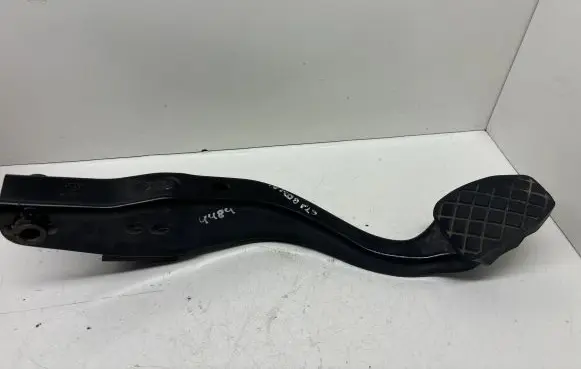 Volkswagen PASSAT B5 Brake pedal 8D1721140C