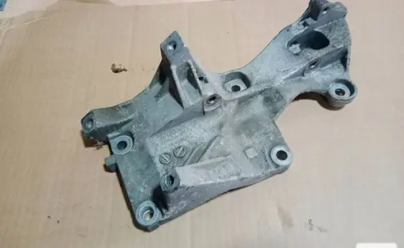 Volkswagen Polo Generator/alternator bracket 045903143E