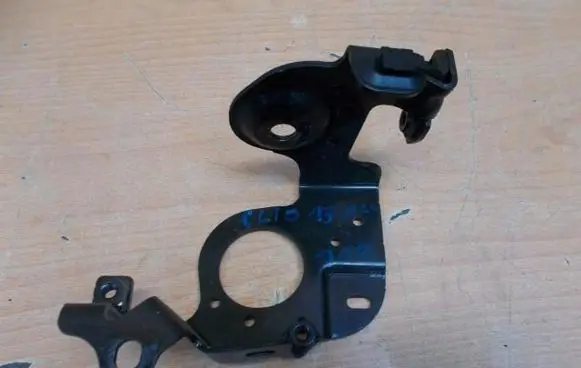 Renault Clio IV Radiator mount bracket
