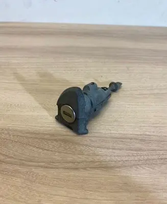 Volkswagen Golf VII Front door lock (next to the handle) 3C0837167B