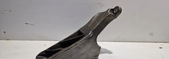 Audi A6 S6 C6 4F Engine mounting bracket 4F0199307R