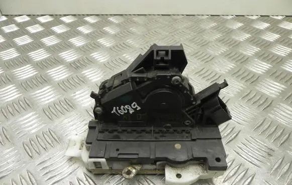 Loading door lock