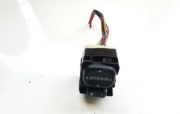 Toyota Corolla E120 E130 Wing mirror switch 183574