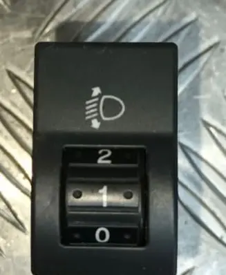 Mazda 3 I Headlight level height control switch BP4K666F0