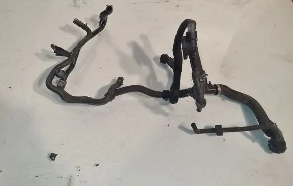 Volkswagen PASSAT B7 Engine coolant pipe/hose 3AA122101