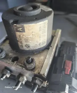 Volkswagen Golf V ABS Pump 1K0907379N 00005793E6