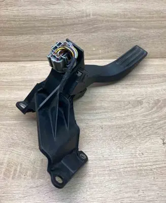 Ford Mondeo Mk III Accelerator throttle pedal 2S719F836DA G451X WITHPLUG