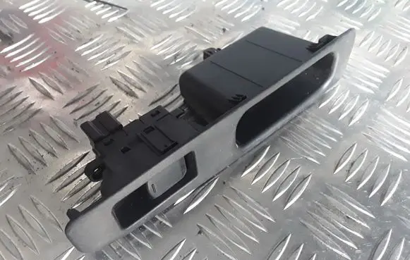 Nissan Qashqai Electric window control switch 25411JD000