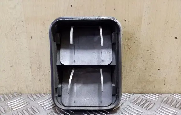 Nissan Qashqai Quarter panel pressure vent 8200003575