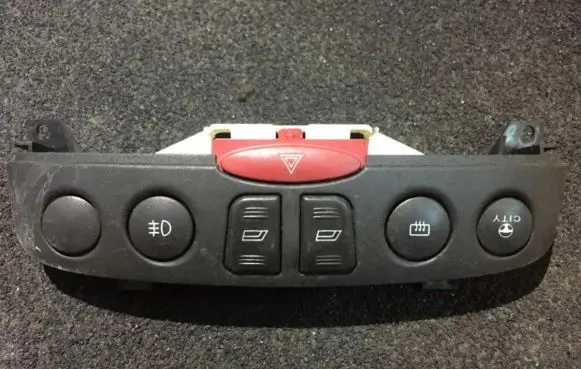 Fiat Punto (188) Hazard light switch