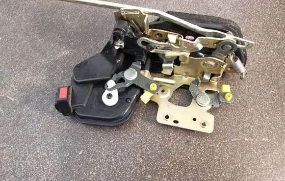 Hyundai Santa Fe Front door lock