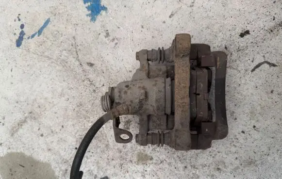 Opel Vivaro Rear brake caliper