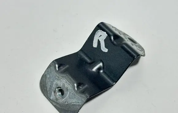 Audi A4 S4 B9 8W Fender mounting bracket 8W0821471 44971