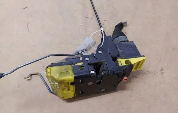 Volvo V70 Rear door lock