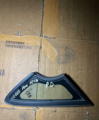 KIA Ceed Front triangle window/glass 