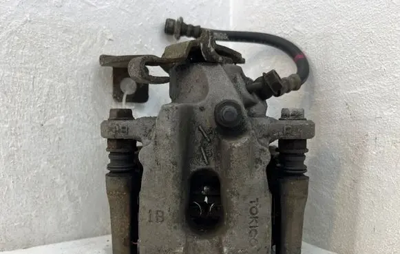 Toyota Prius (XW30) Rear brake caliper