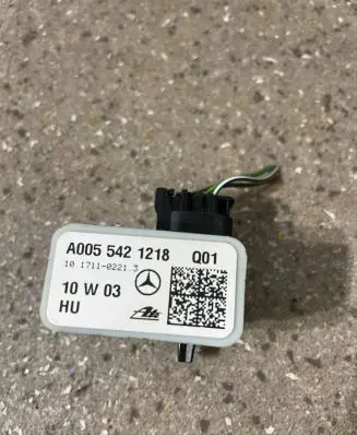 Mercedes-Benz E W212 Airbag deployment crash/impact sensor A0055421218