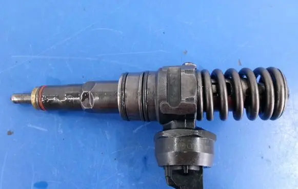 Skoda Superb B5 (3U) Fuel injector 038130073BJ