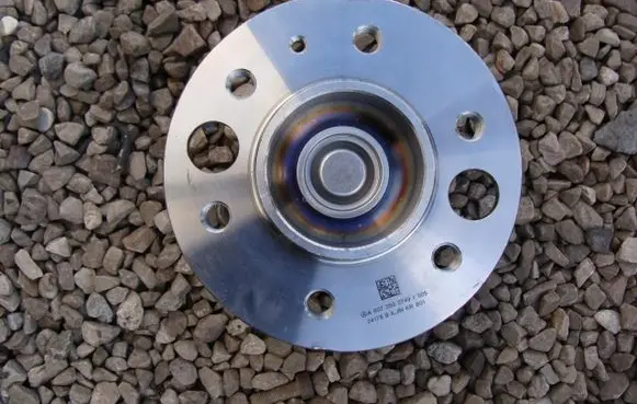 Mercedes-Benz Sprinter W907 W910 Rear wheel hub