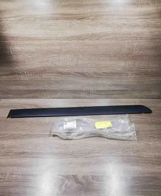 Opel Zafira B Front door trim (molding) 13187347 5172430