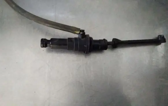 Renault Laguna III Clutch master cylinder 3061000