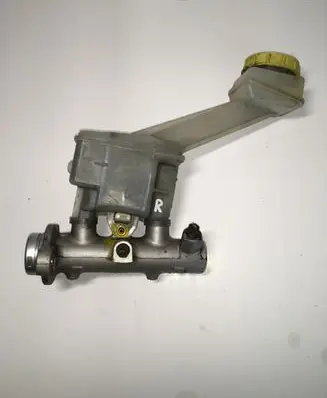 Nissan X-Trail T30 Master brake cylinder 8H611