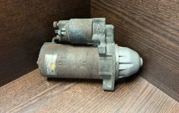 Mercedes-Benz Vito Viano W638 Starter motor 0986017743 0041618901