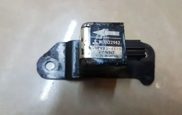 Mitsubishi Pajero Sport I Airbag deployment crash/impact sensor 1876004110
