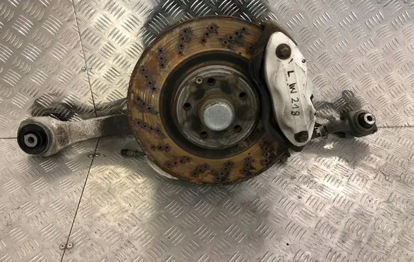 Mercedes-Benz CLS C218 X218 Front wheel hub spindle knuckle CLSW218ZAWIESZENIE