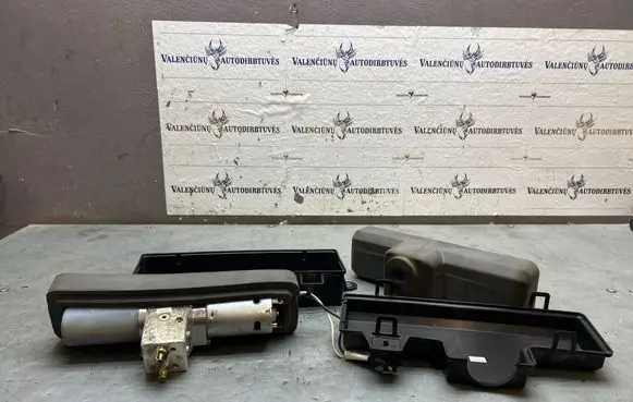 Opel Insignia A Tailgate hydraulic pump motor 13279362 GMT3710 A092546