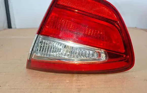 KIA Rio Tailgate rear/tail lights 924041W2