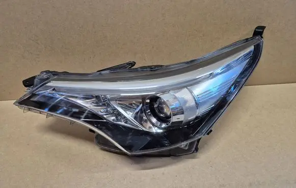 Toyota Avensis T270 Headlight/headlamp 0536