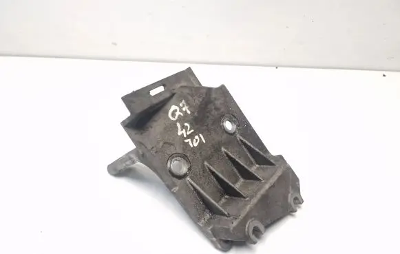 Audi Q7 4L Fuel pump bracket 057130147R