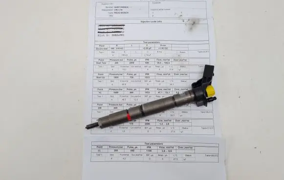 Mercedes-Benz C W204 Fuel injector 057130277AG 0445115058