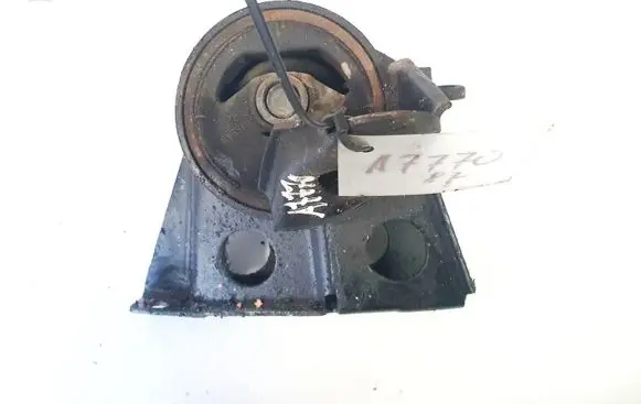 Nissan Primera Engine mount bracket