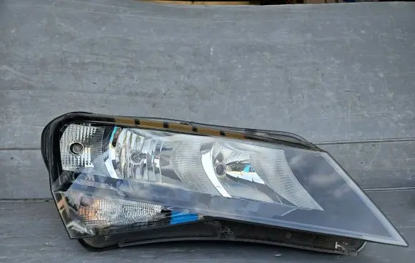 Skoda Superb B8 (3V) Headlight/headlamp 3v0941004