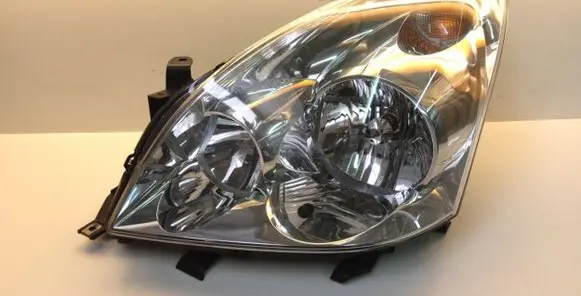 Toyota Corolla Verso AR10 Headlight/headlamp 3124