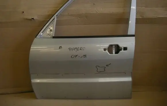 Mitsubishi Pajero Front door