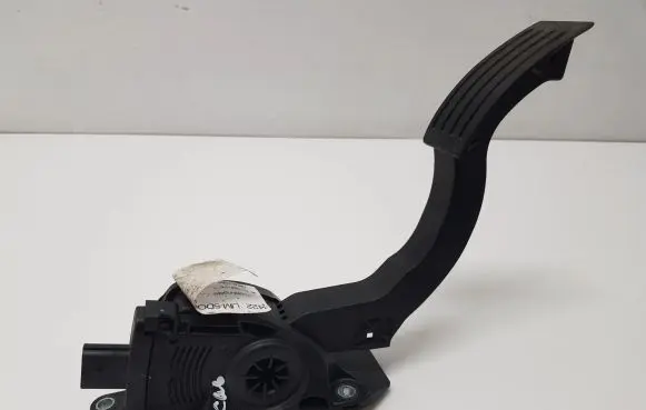 Ford Focus Accelerator throttle pedal BV619F836AB