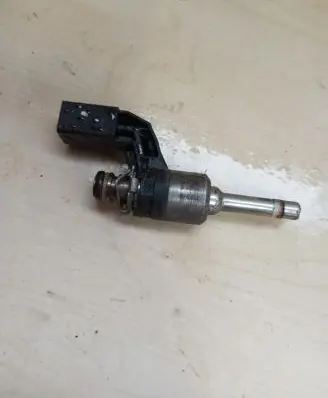 Porsche Cayenne (92A) Fuel injector 03H906