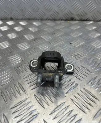 Mitsubishi L200 Rear door upper hinge