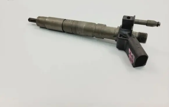 BMW 5 E60 E61 Fuel injector 7797877-05