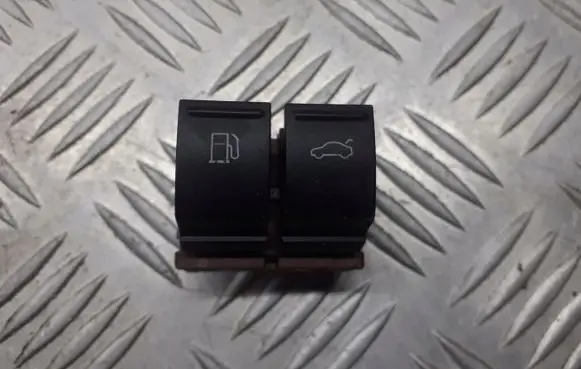 Volkswagen PASSAT B6 Fuel tank opening switch 