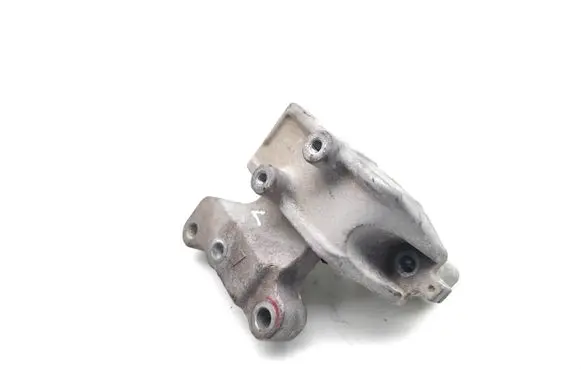 Engine mount bracket