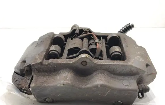Volkswagen Touareg I Rear brake caliper