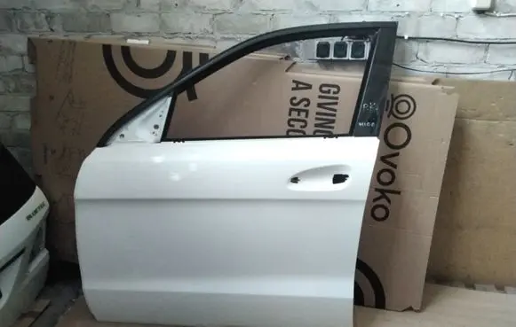 Mercedes-Benz ML W166 Front door 