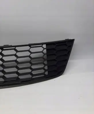 Front bumper lower grill