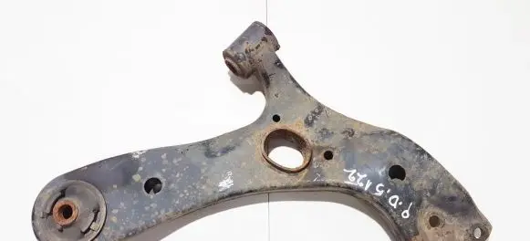Toyota Avensis T270 Front lower control arm/wishbone